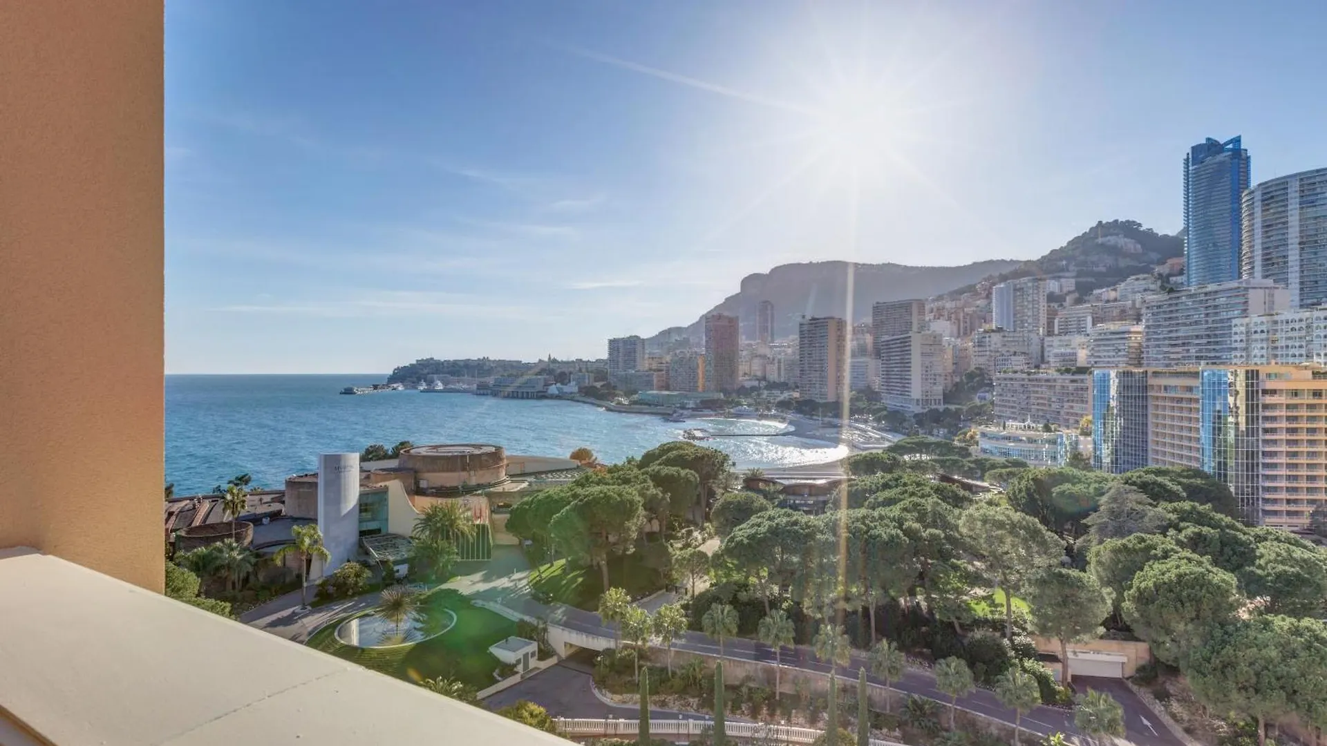 Monte-Carlo Bay Hotel & Resort